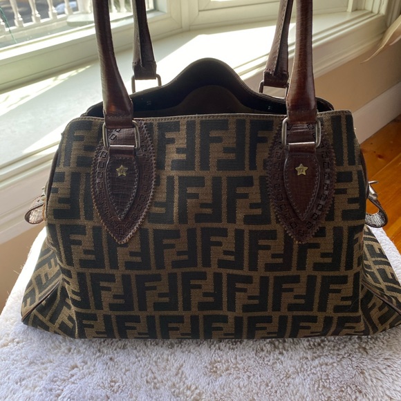 Authentic Fendi Zucca De Jour - Picture 2 of 11